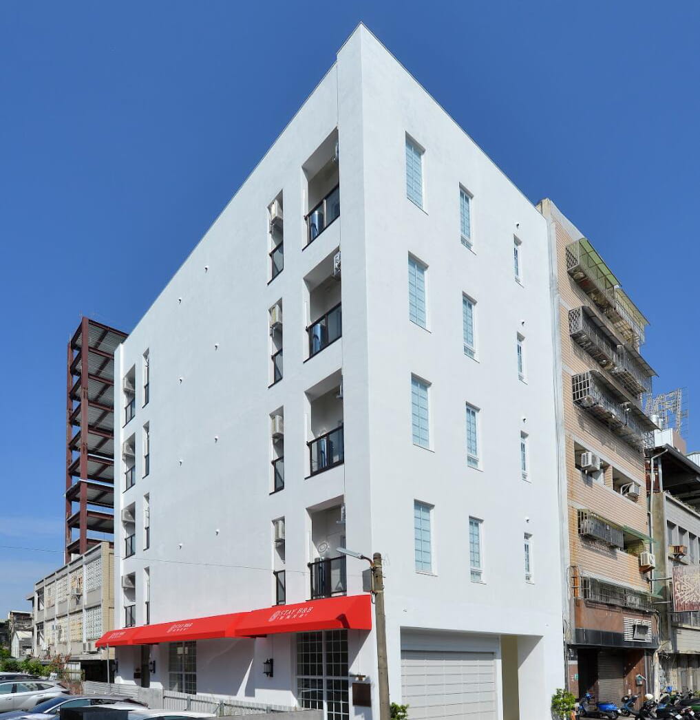 駐點民宿溫馨歐式鄉村風客房，鄰近台南火車站