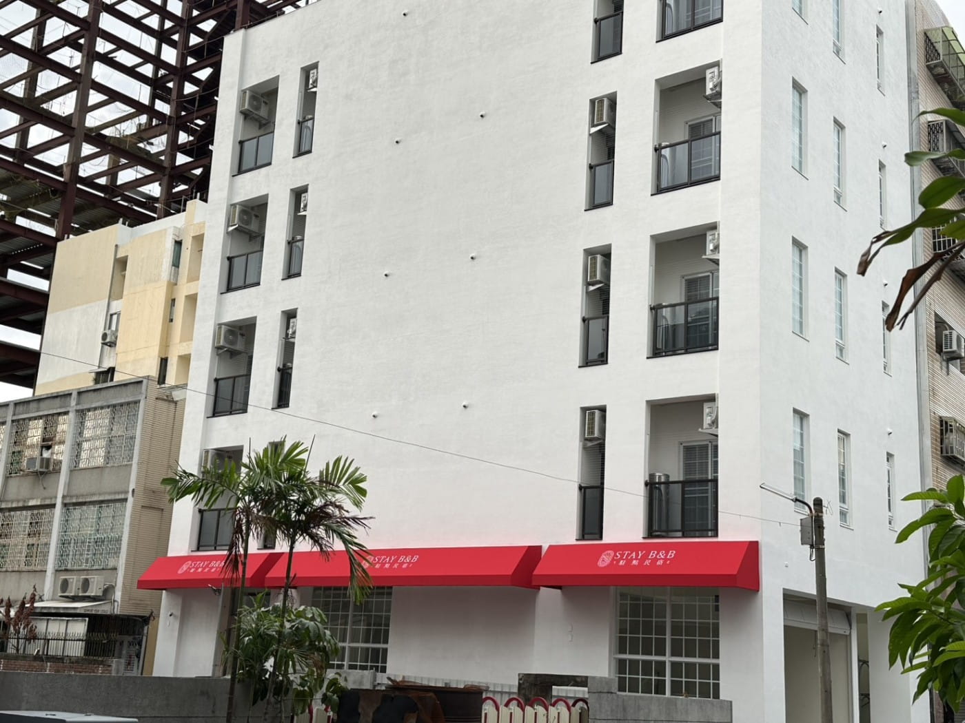 駐點民宿溫馨歐式鄉村風客房，鄰近台南火車站